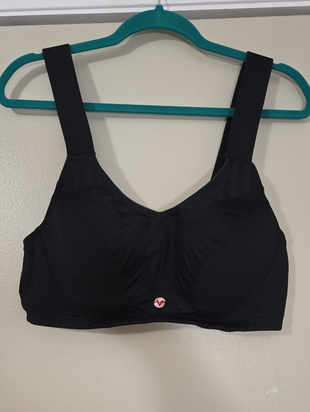 Livi Lane Bryant Black Women's Supportive Underwire Sports Bra Size 40C